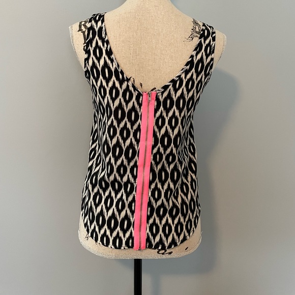 B Jewel Geometric Pattern Tank - Picture 3 of 7
